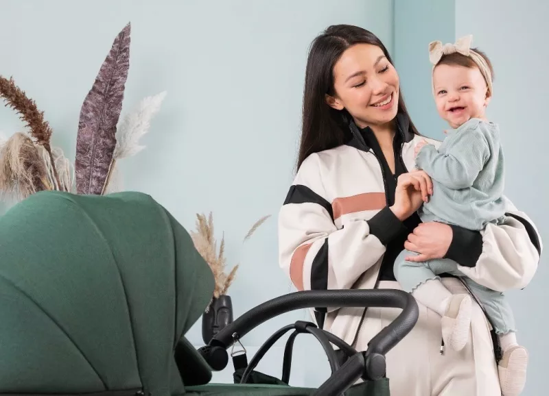 Когда менять люльку на прогулочную коляску?